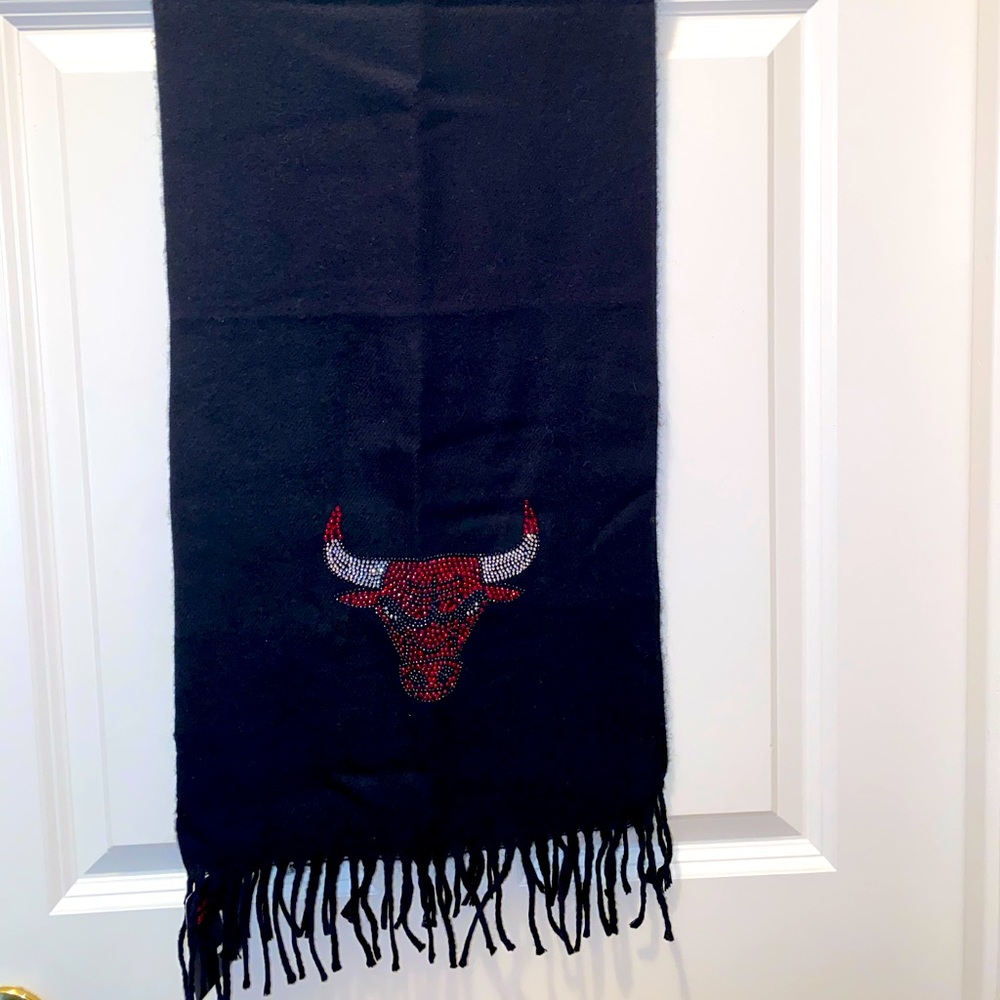 Chicago Bulls rare cashmere bling scarf.